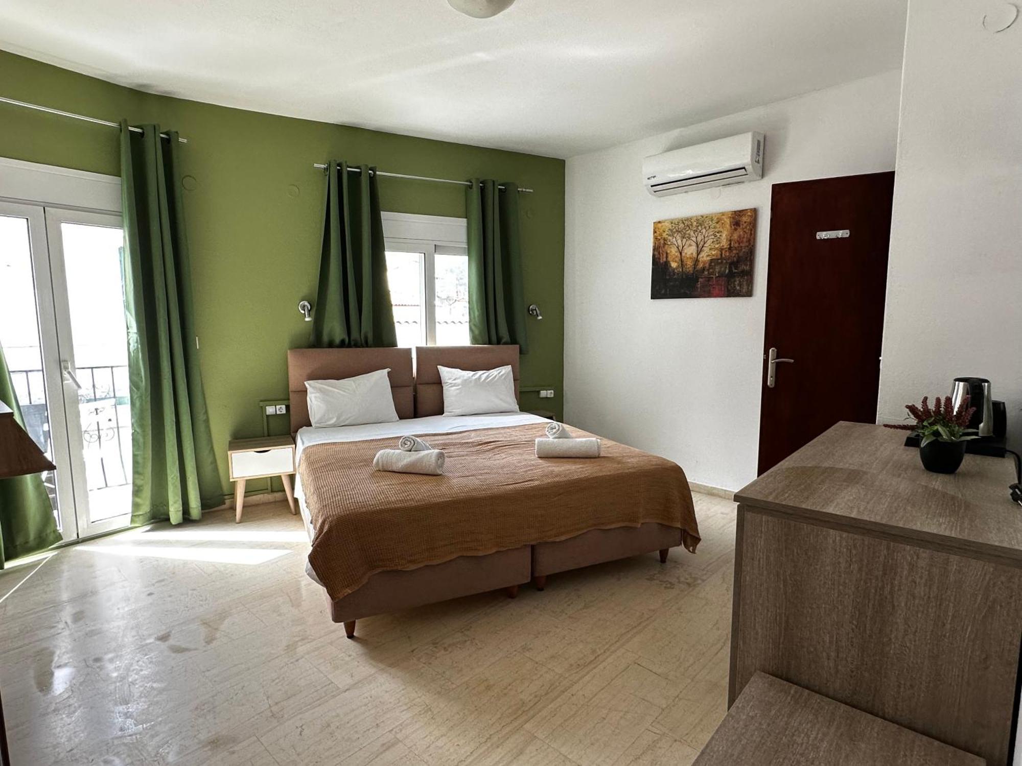 Aparthotel Hills Skiathos Town