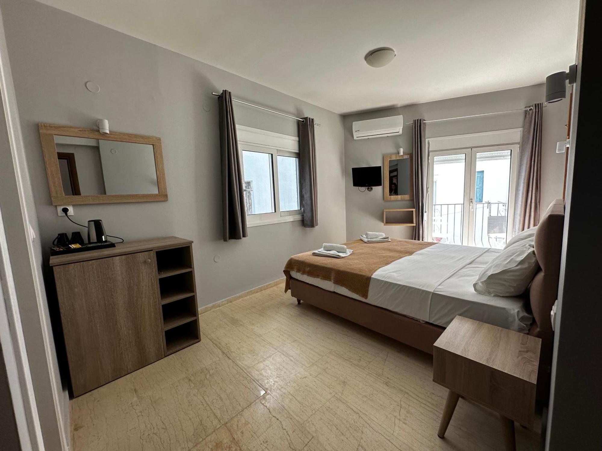 Aparthotel Hills Skiathos Town